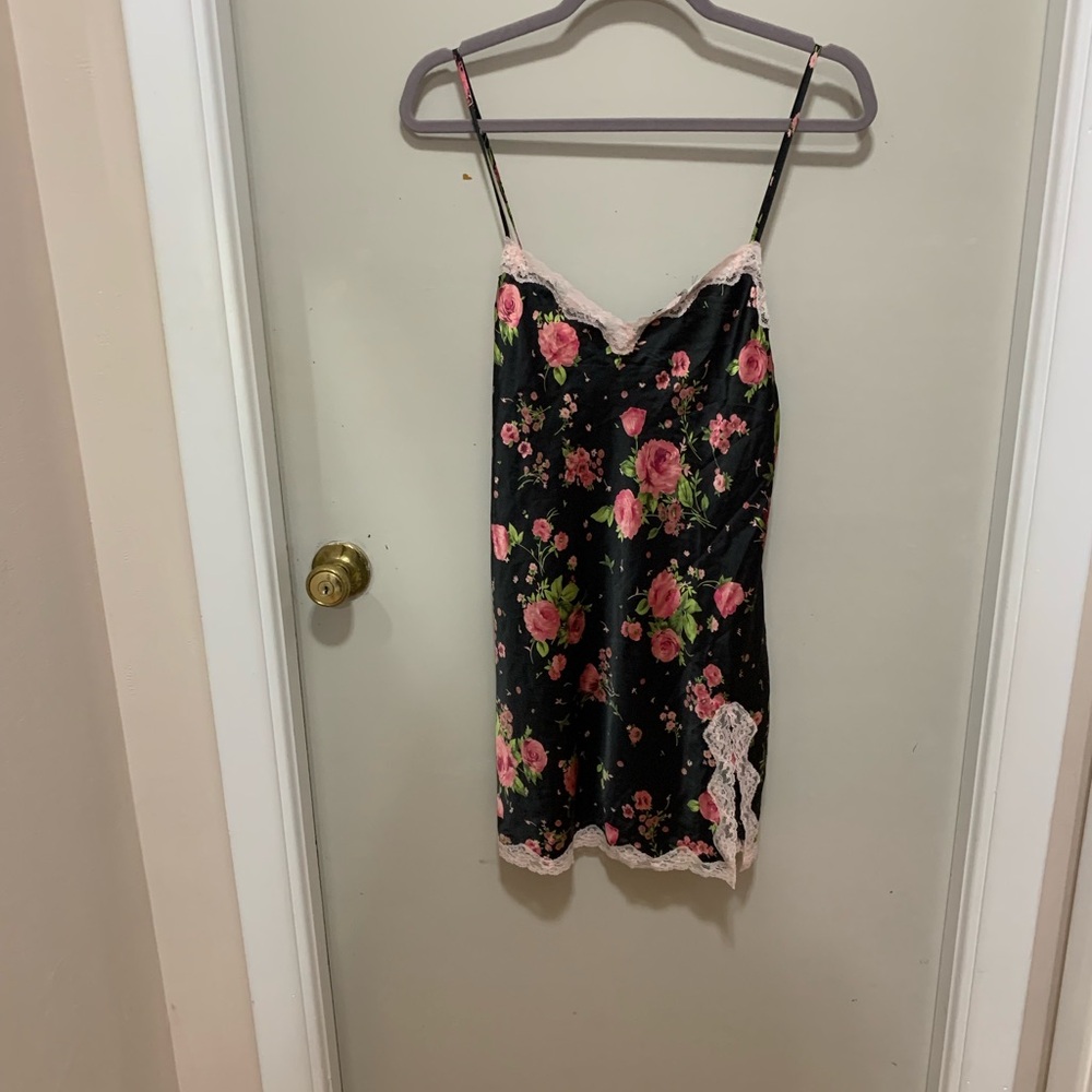 Victoria's Secret Black Floral Lace-Trim Chemise